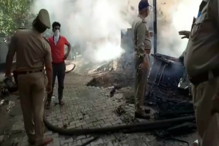 Millions lost due to fierce fire in wooden warehouse in Ghaziabad