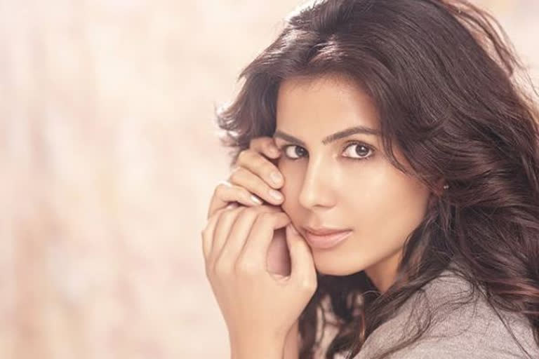 kriti kulhari on nature