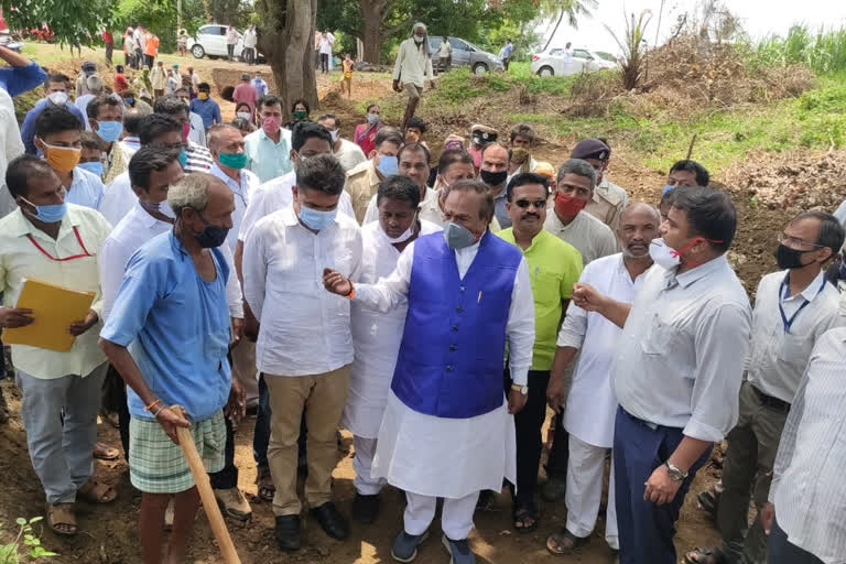 KS Eeswarappa visits Kitturu