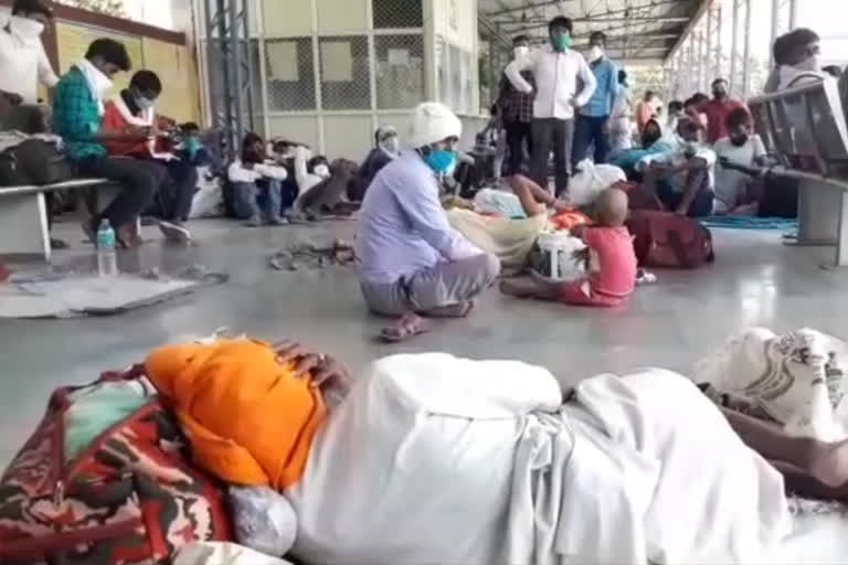 meerut: migrant workers waiting for bus and train services