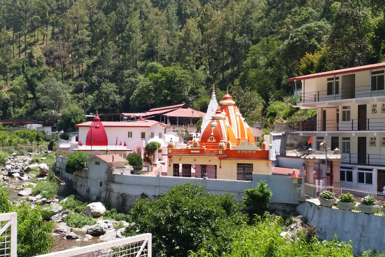 kainchi dham Nainital