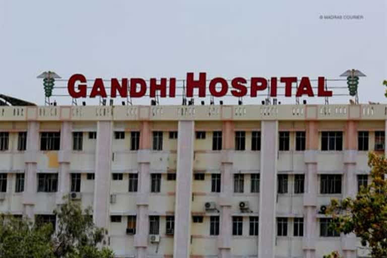 Etv Bharat, Gujarati News, Covid positive woman gives birth to twins at Gandhi Hospital