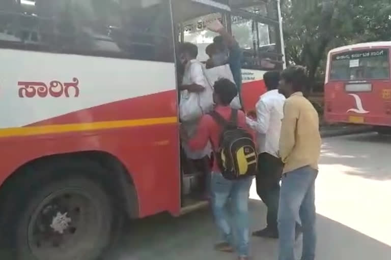 No bus facility to migrant workers for going Bangalore