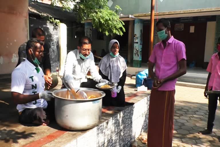 உதவும் நயீம்கான்