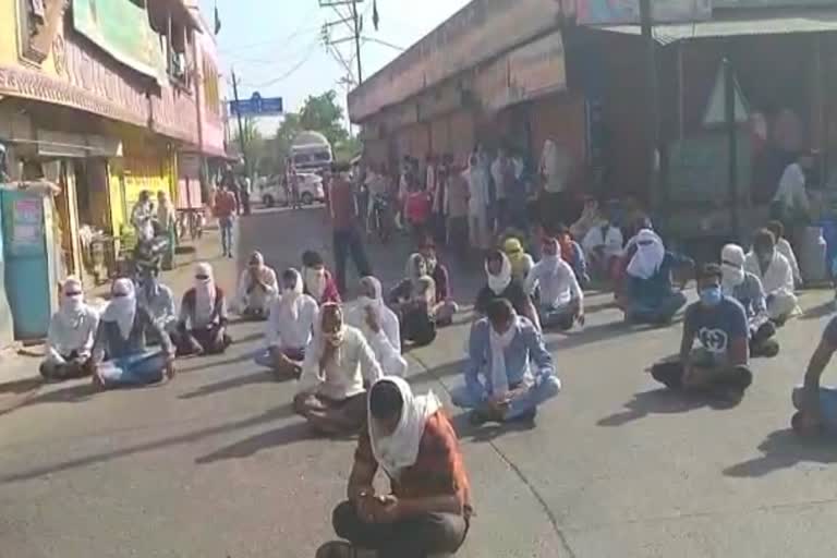 farmers during road block