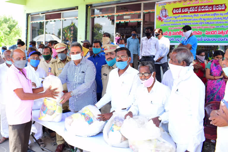 nirmal district sp groceries distribution to painting artists