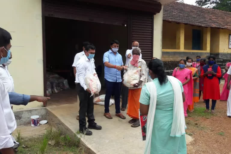 MLA Harish Pooja distributes food kits to poor families