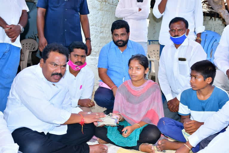 mla sunke ravishankar helps to orphaned children in karimnagar district