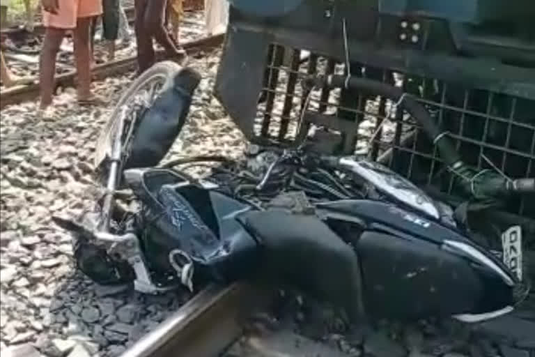 youth died in train and bike collision in patna city