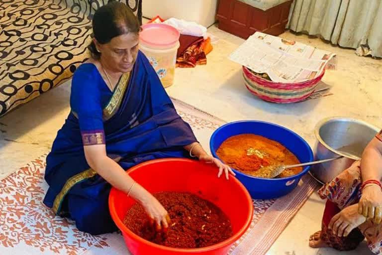 minister sabitha indrareddy prepared avakaya pickle