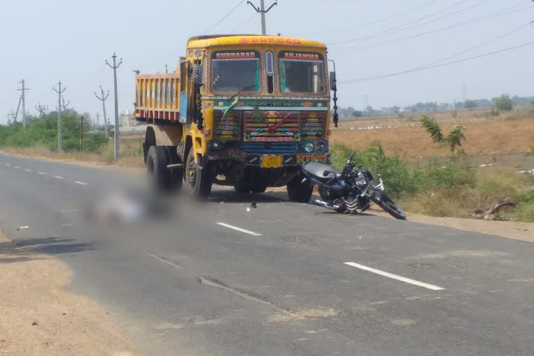 Two men death in a road accident in prakasam district