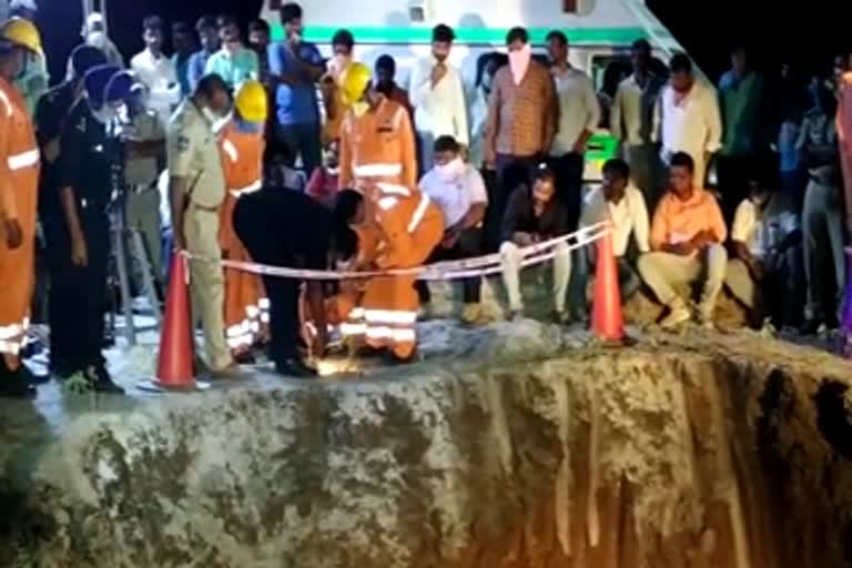 3 Year Old child fell and dead in Bore Well in medak district in Telangana (UPDATED)  തെലങ്കാനയിൽ മൂന്ന് വയസുകാരൻ കുഴൽ കിണറിൽ വീണു മരിച്ചു