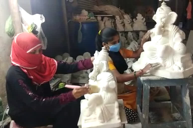 muslim woman making ganesh Idol in hubli