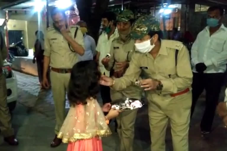 Police celebrated girl birthday