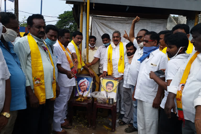 east godavari tdp leaders, fans celebrated ntr's 97th birth annivesary celbrations