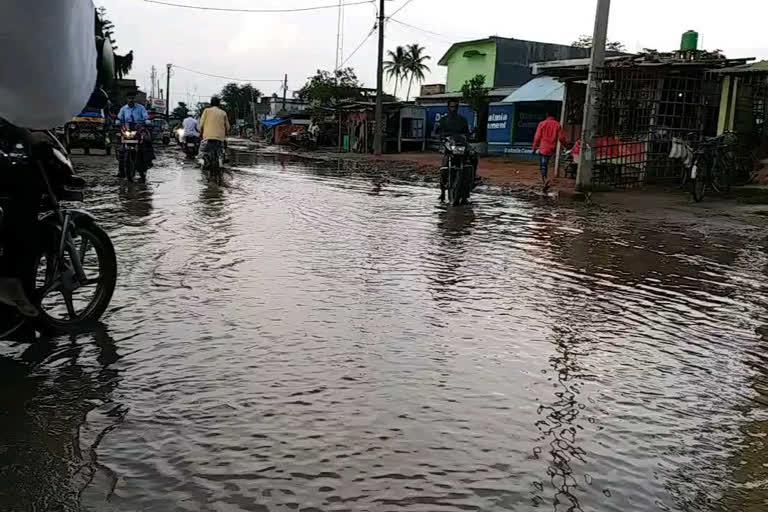 rain turned the road into mud  in bihar