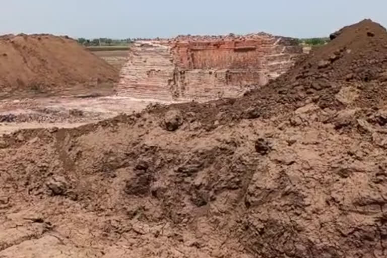 Illegal sand shipping in Bagalakot