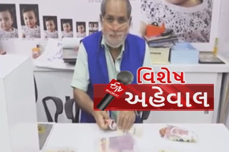 ગાંધીનગરમાં લૉક ડાઉનમાં બેરોજગાર થયેલાં ફોટોગ્રાફરે એવો માસ્ક બનાવ્યો કે તમારો ચહેરો સાફ દેખાશે