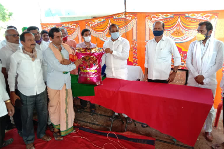 mla bhupalreddy groceries distribution in sangareddy disrict