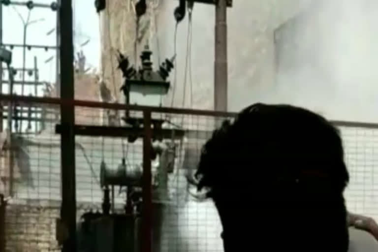 Electrical transformer caught fire in Vaishali ghaziabad