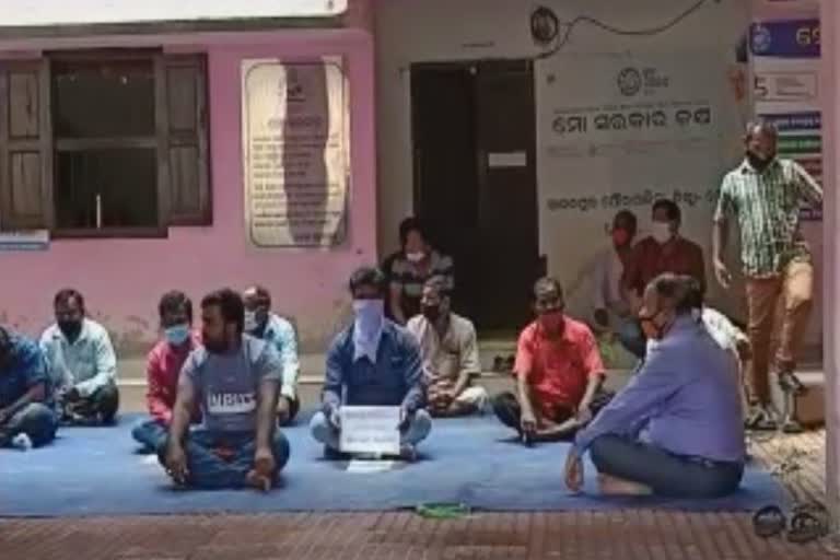 municipal officials in Anadapur