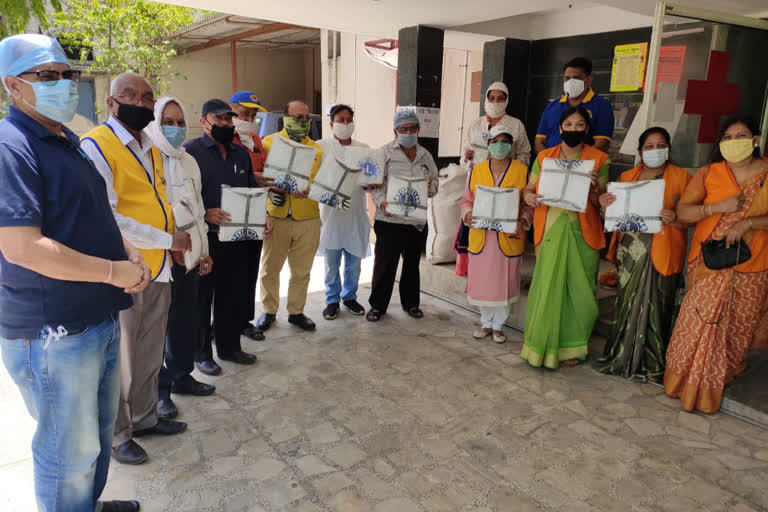 Lions Club handed over eighty PPE kit to Itarsi Hospital