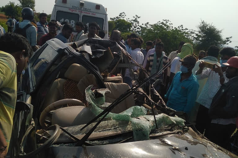 accident between lorry and Car: one man died in spot