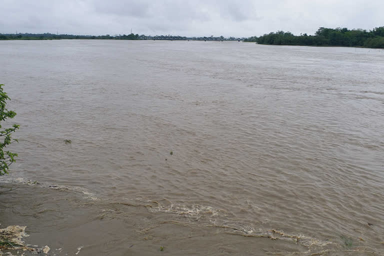 Assam flood toll reaches 3, close to 3 lakh affected  Assam flood  അസമില്‍ പ്രളയത്തില്‍ മരിച്ചവരുടെ എണ്ണം മൂന്നായി  അസം  പ്രളയം  ഉംപുന്‍