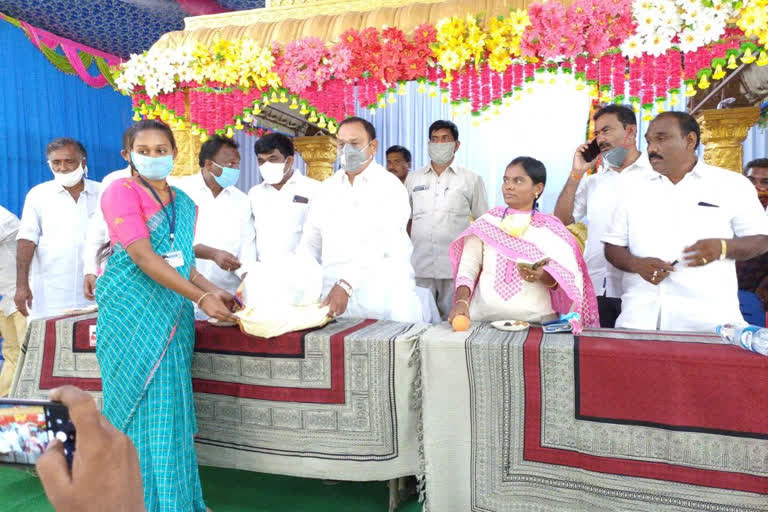 mla raghuram reddy distributed essential goods