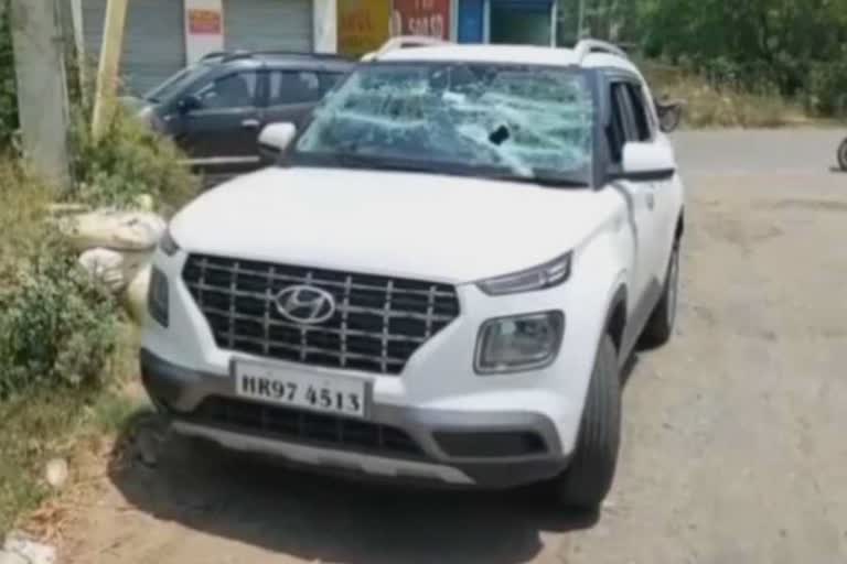 3 lakh 20 thousand rupees looted from liquor contractors car in ladwa kurukshetra