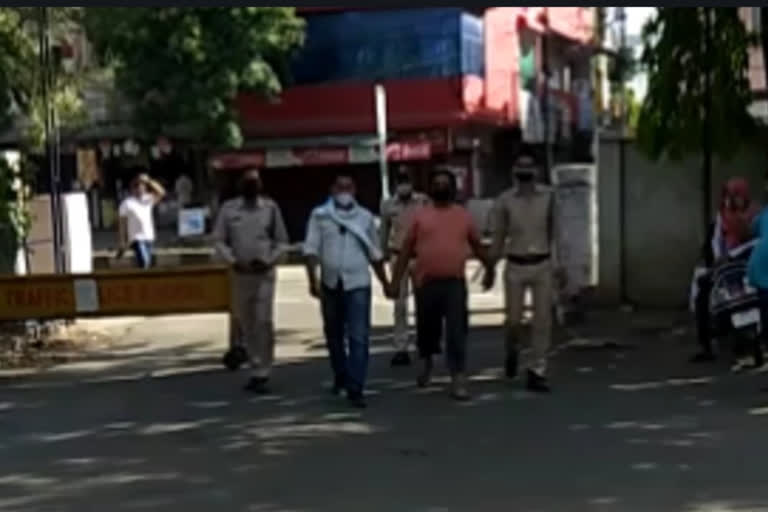 Ashoka Garden Police arrested a bookie