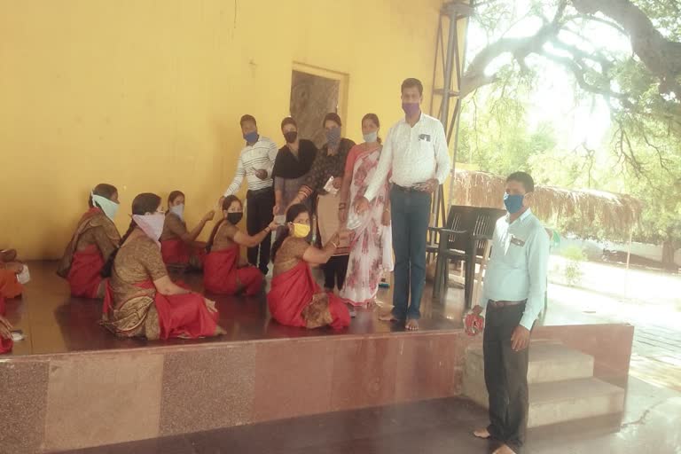 Distribution of viral control mask to members of the jnanajyothi centre