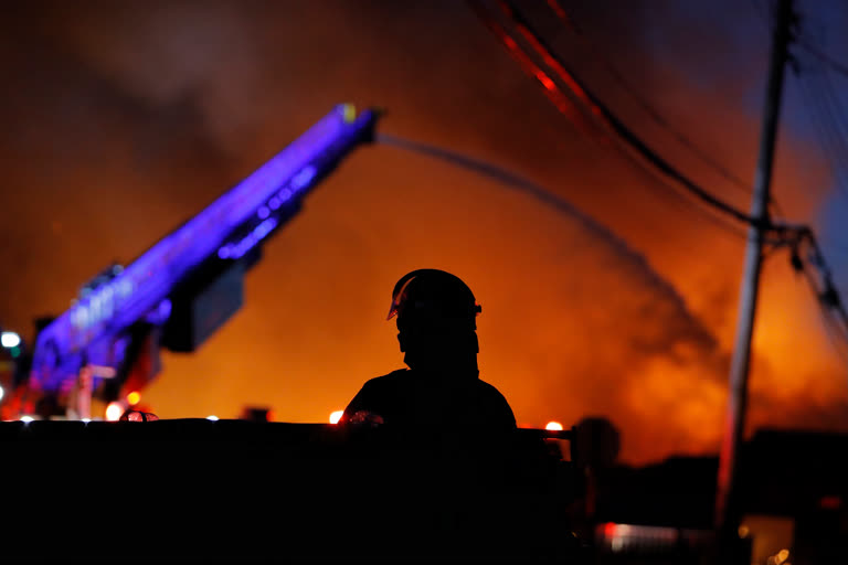 Protesters enter Minneapolis police station, set fires