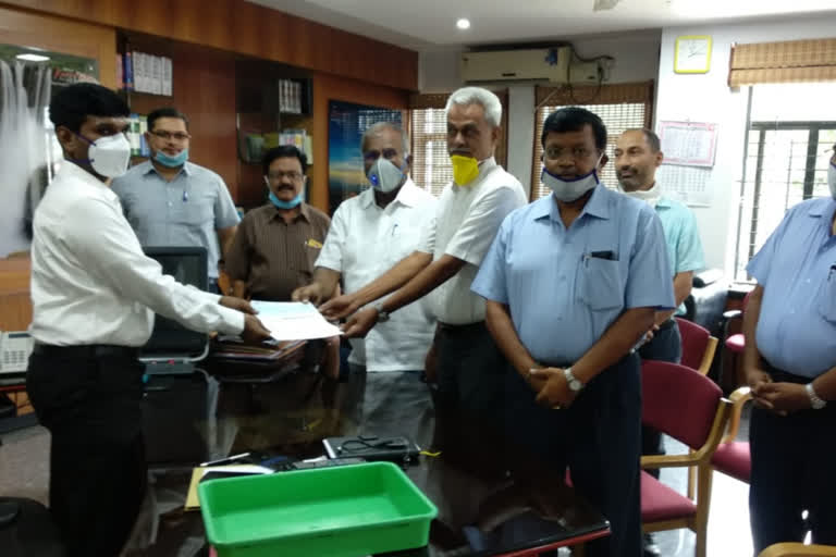 10 lakh for CM Relief Fund by Shantala Group of Industry