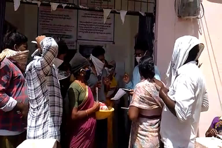 upadhi hami labours protest for money in nizamabad district