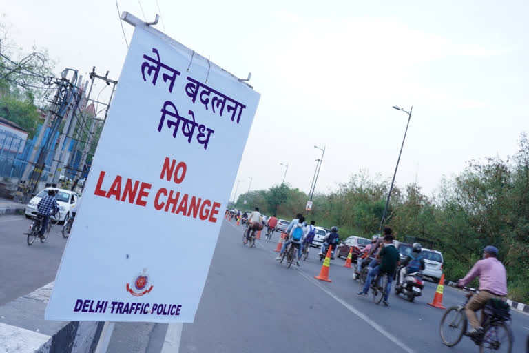 delhi traffic police started lane driving campaign