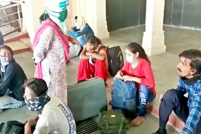 सीकर की खबर  sikar administration  sikar news  disabled women news  दिव्यांग युवतियां  howrah special train