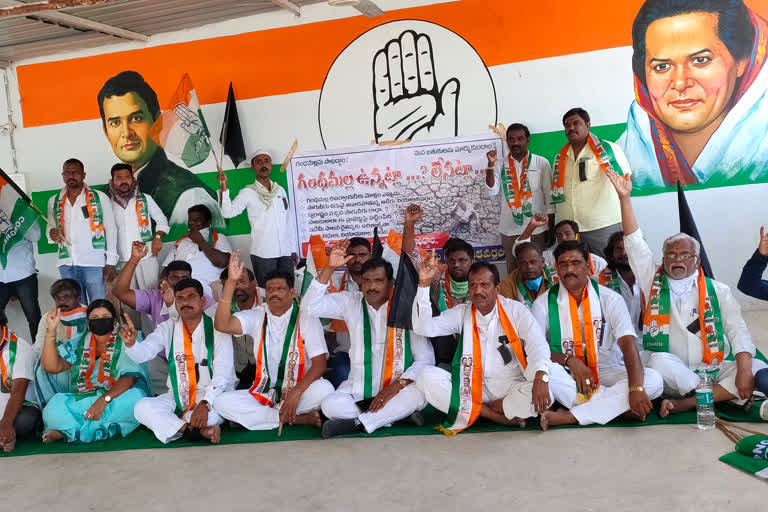 Aler Congress Leaders protest For Gandhamalla Reservoir