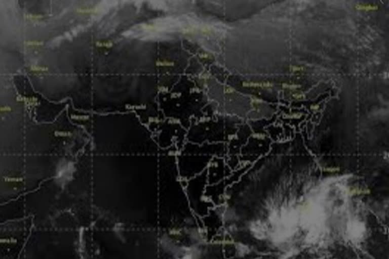 atmospheric overlay cycle moderate rain in tamilnadu and puducherry