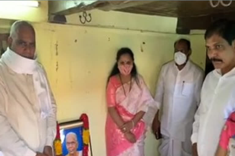 ex mp kalwakuntala kavitha consoled arikela narsareddy in nizamabad district