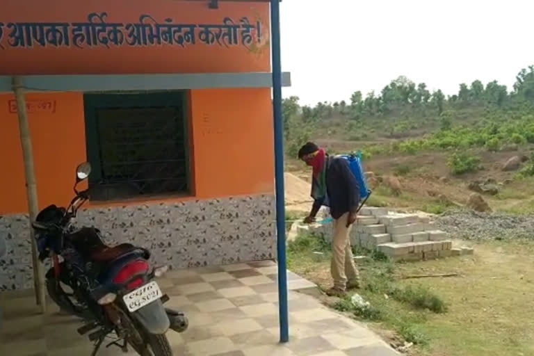 Villages are being sanitized in surajpur