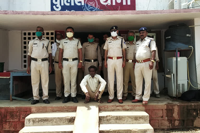 Chhatarpur police arrested the accused who were absconding for seven years