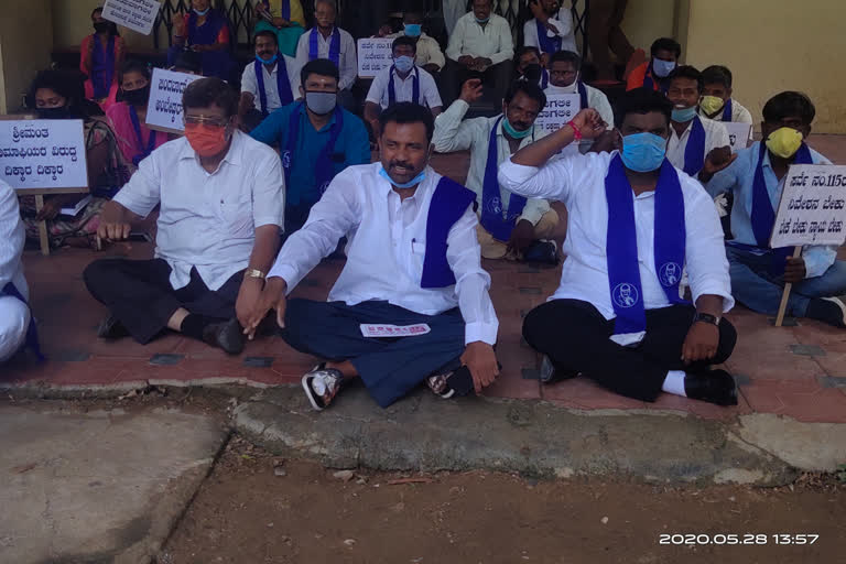 Dalits protest to provide accommodation