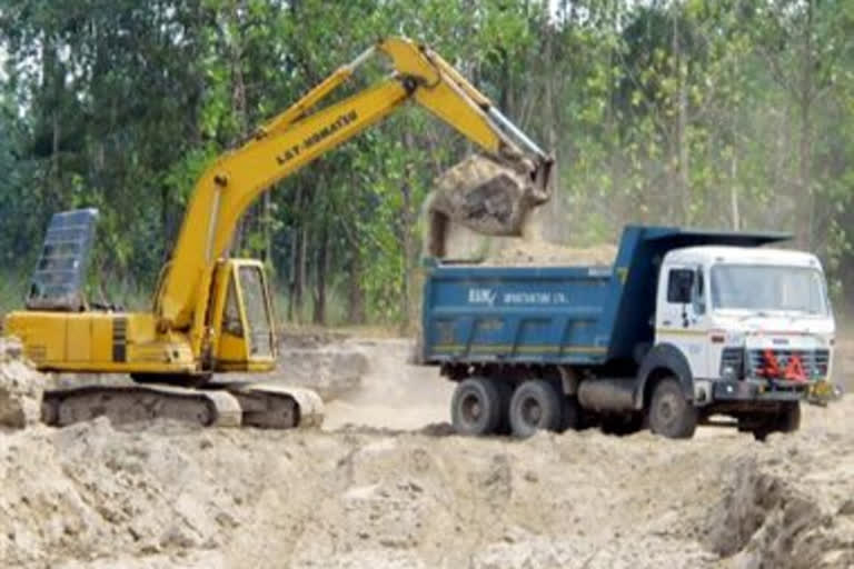 DFO suspends Deputy Ranger and Nakadar in illegal excavation in Itarsi of hoshangabad