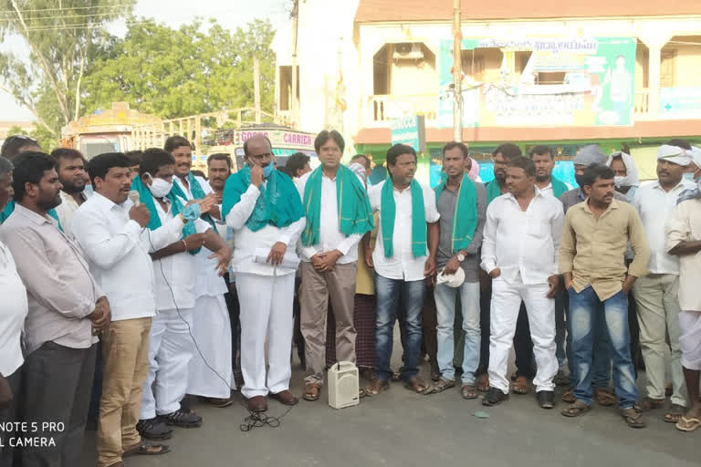 congress leaders protested against regulated forming