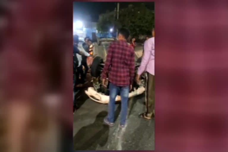 car accident at tolleychowki bridge in hyderabad