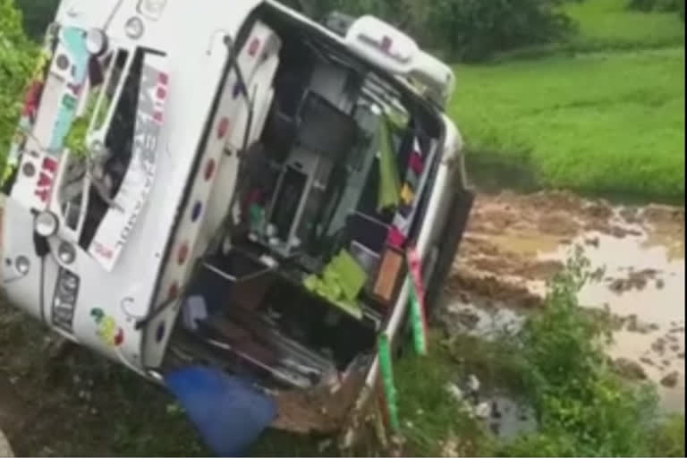 7 hurt as bus carrying migrants from Kerala overturns in Odisha