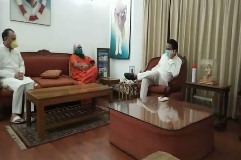 Kamal Nath met Mirchi Baba