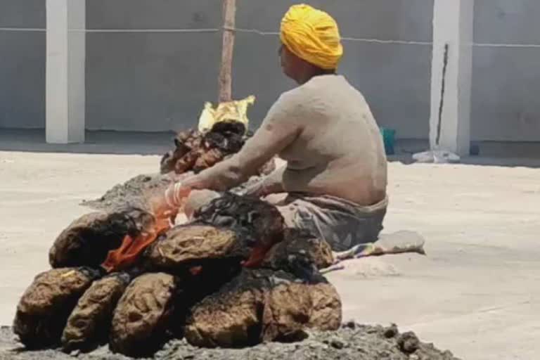 monk doing fire austerity in bijadpur village kurukshetra