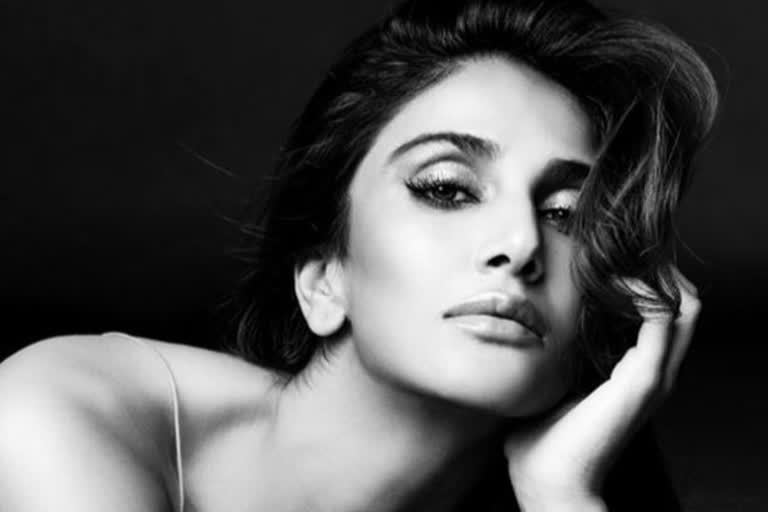 vaani kapoor virtual date